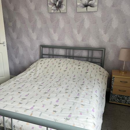 Treetops - Sleeps 8 Entire House Private Parking Close To Town Centre And Stadium Уиган Экстерьер фото