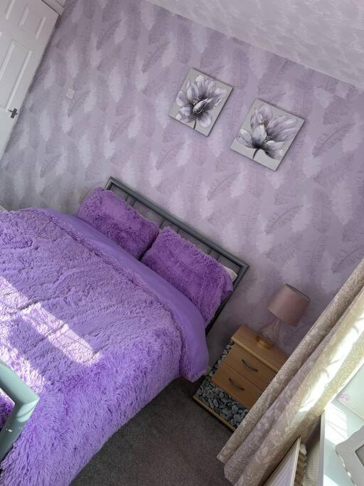 Treetops - Sleeps 8 Entire House Private Parking Close To Town Centre And Stadium Уиган Экстерьер фото